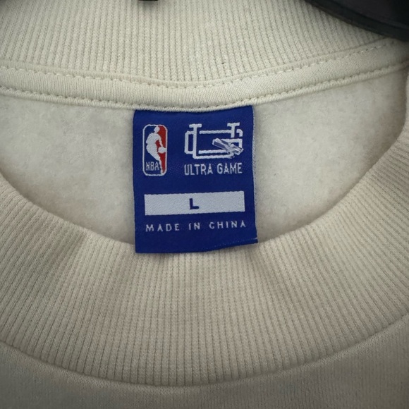 Chicago Bulls Women’s Chicago Bulls Fleece Sweatshirt, size Large New (No Tags) - Picture 3 of 4